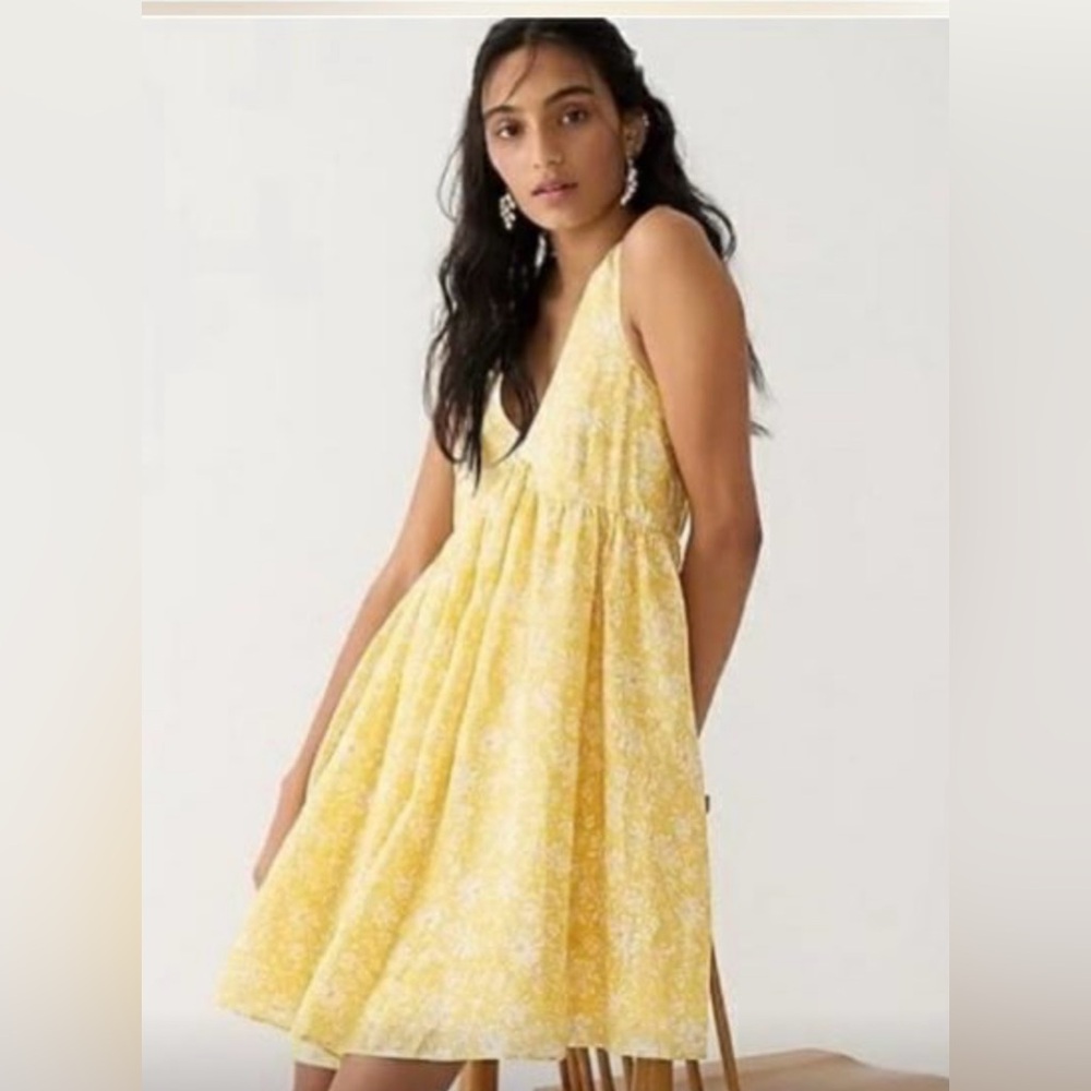 Jcrew Swingy V-neck mini dress in tossed floral - size Small